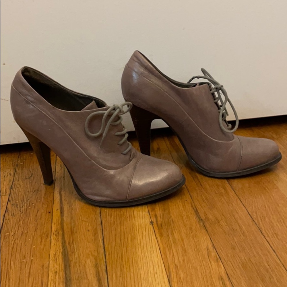 Tie-up heeled booties